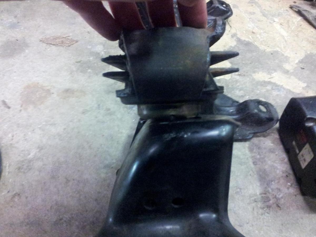 engine mount overhang.jpg